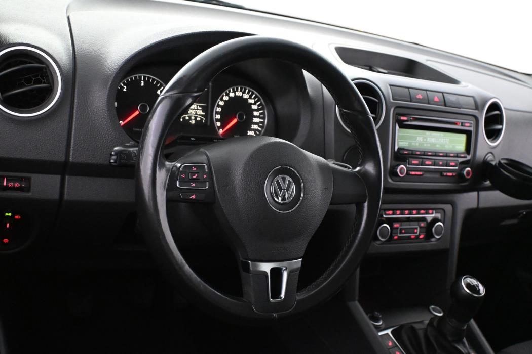 VOLKSWAGEN Amarok 2012