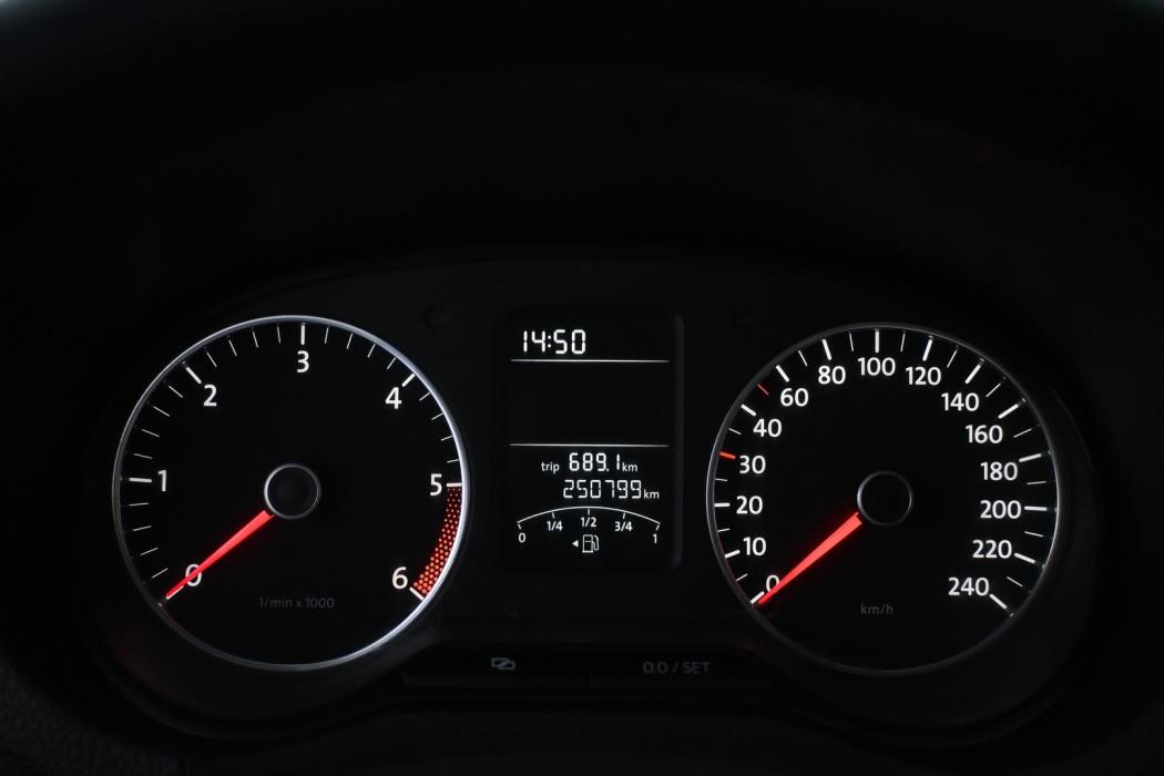VOLKSWAGEN Amarok 2012
