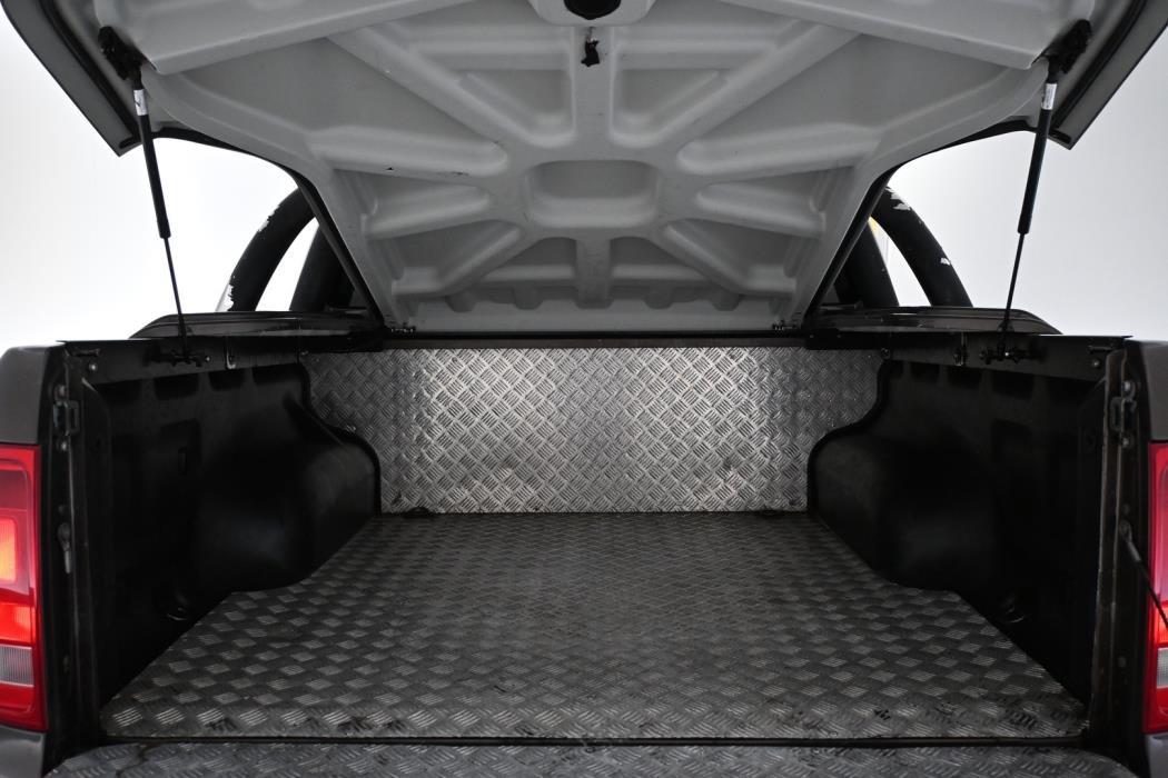 VOLKSWAGEN Amarok 2012