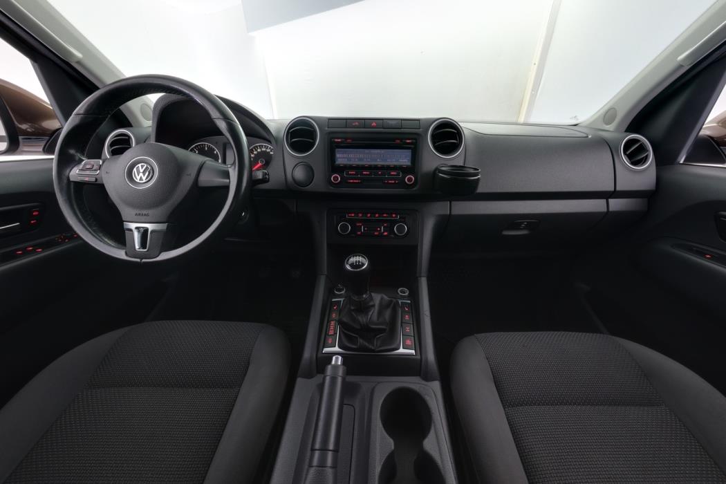 VOLKSWAGEN Amarok 2012
