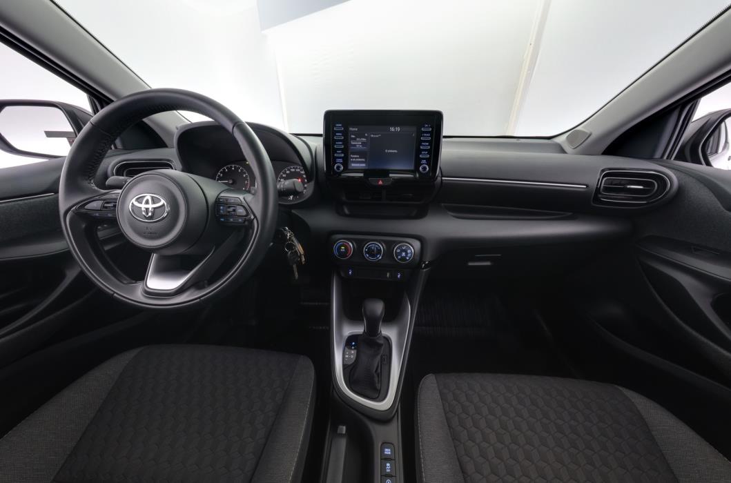 TOYOTA Yaris 2021