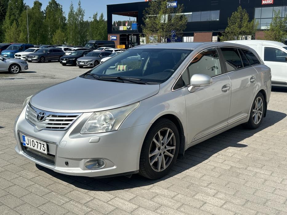 TOYOTA Avensis 2011