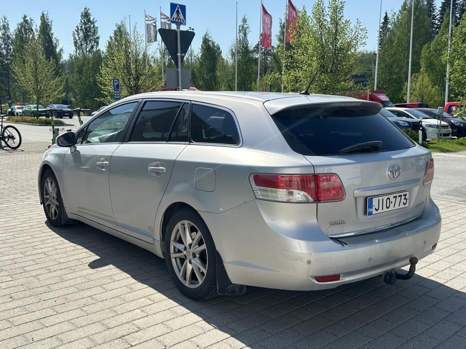 TOYOTA Avensis 2011