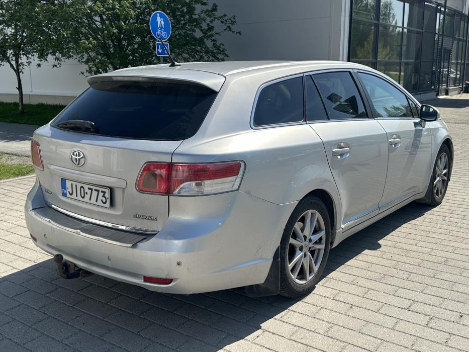 TOYOTA Avensis 2011