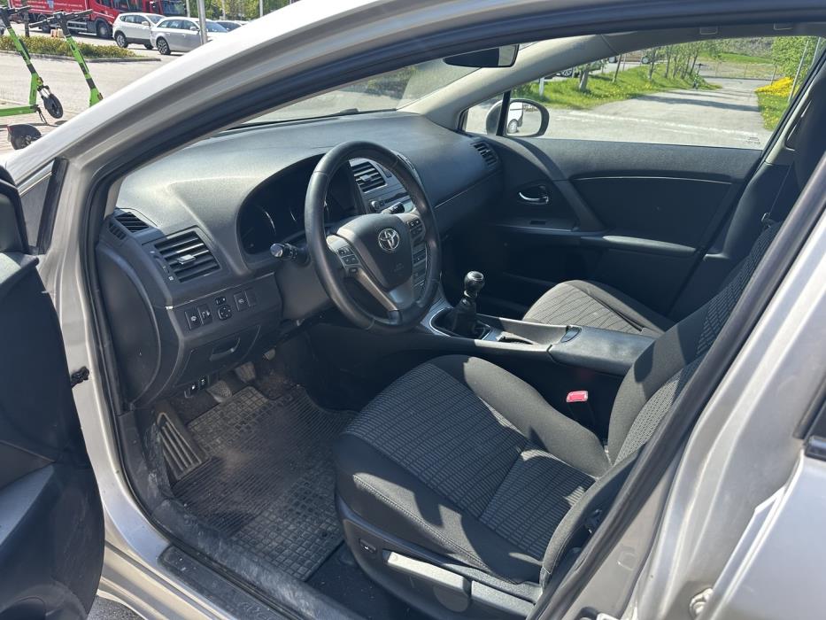 TOYOTA Avensis 2011