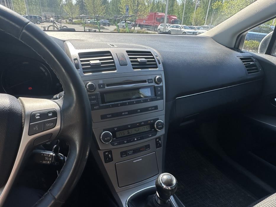 TOYOTA Avensis 2011