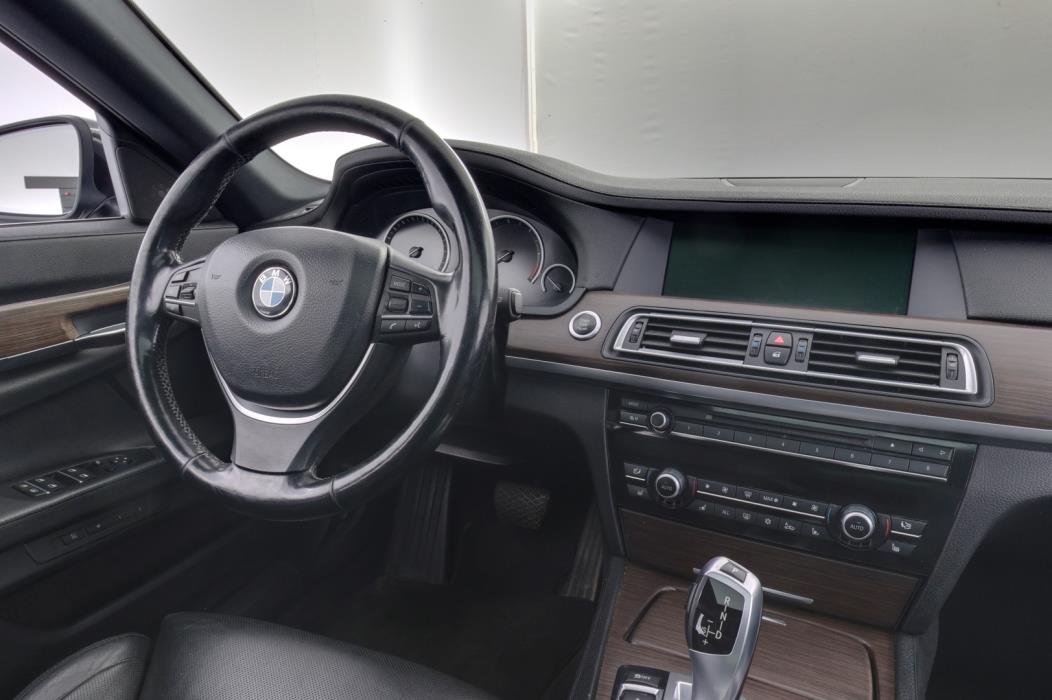BMW 740 2012
