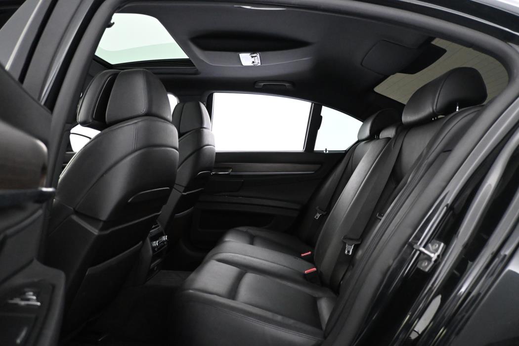 BMW 740 2012