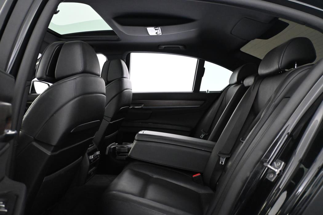 BMW 740 2012