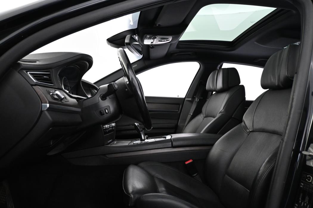 BMW 740 2012