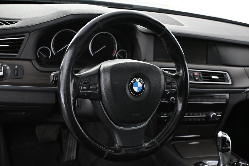 BMW 740 2012
