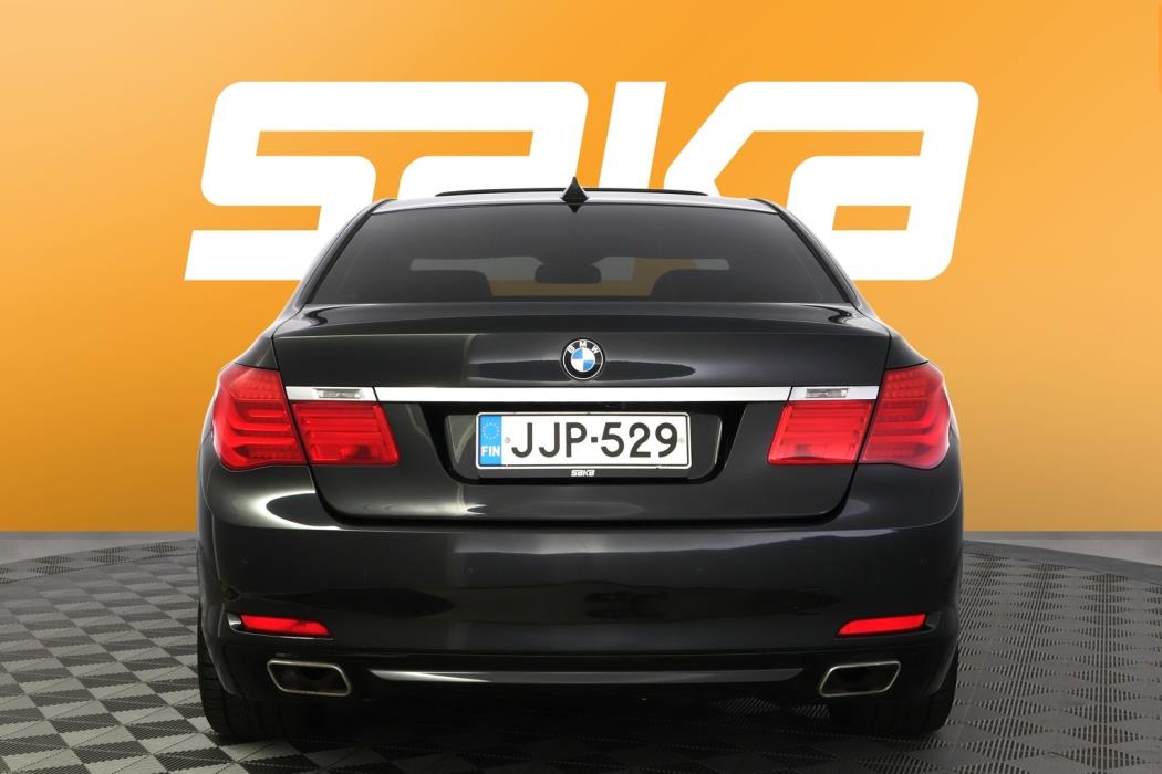 BMW 740 2012