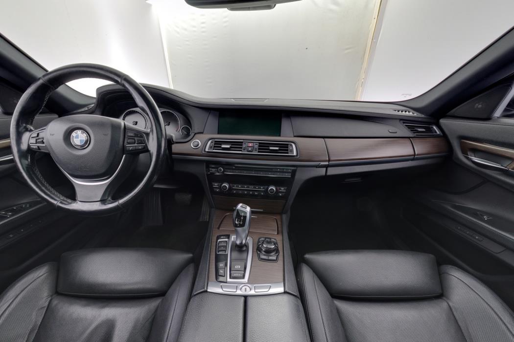 BMW 740 2012