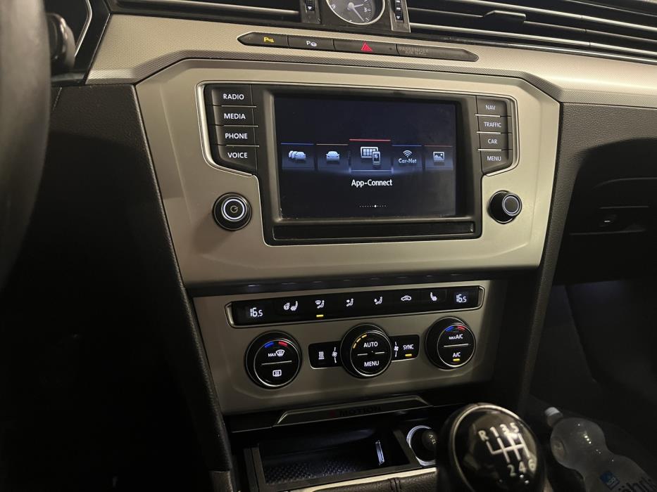 VOLKSWAGEN Passat 2016