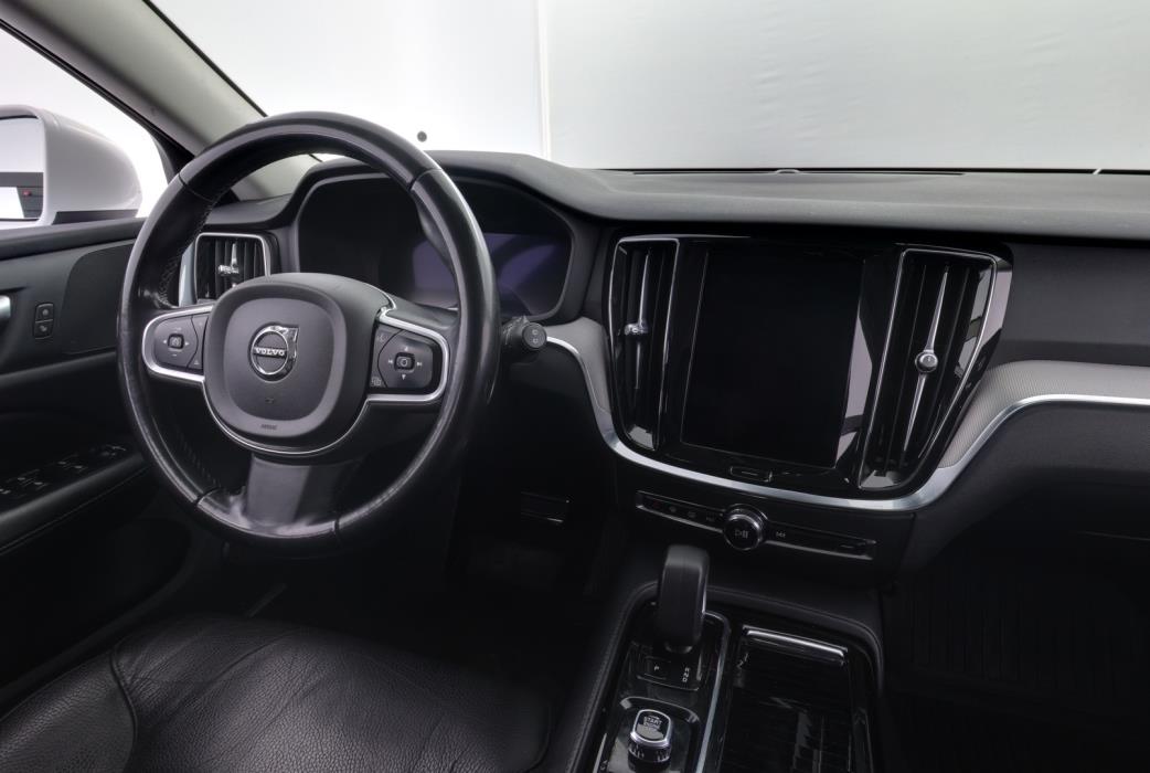 VOLVO V60 2023