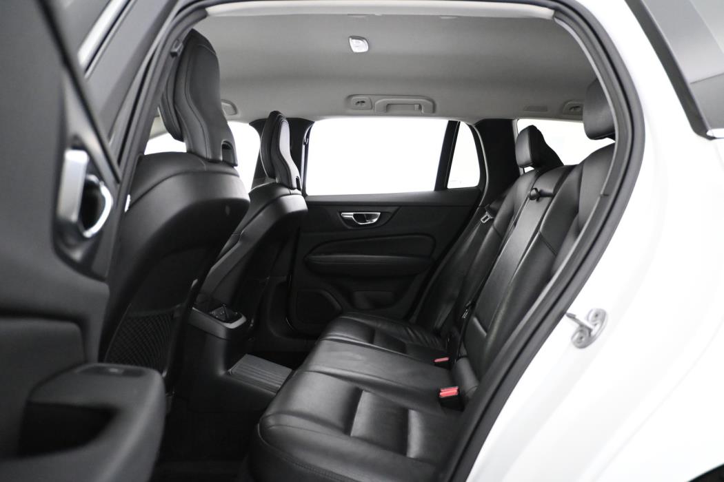 VOLVO V60 2023