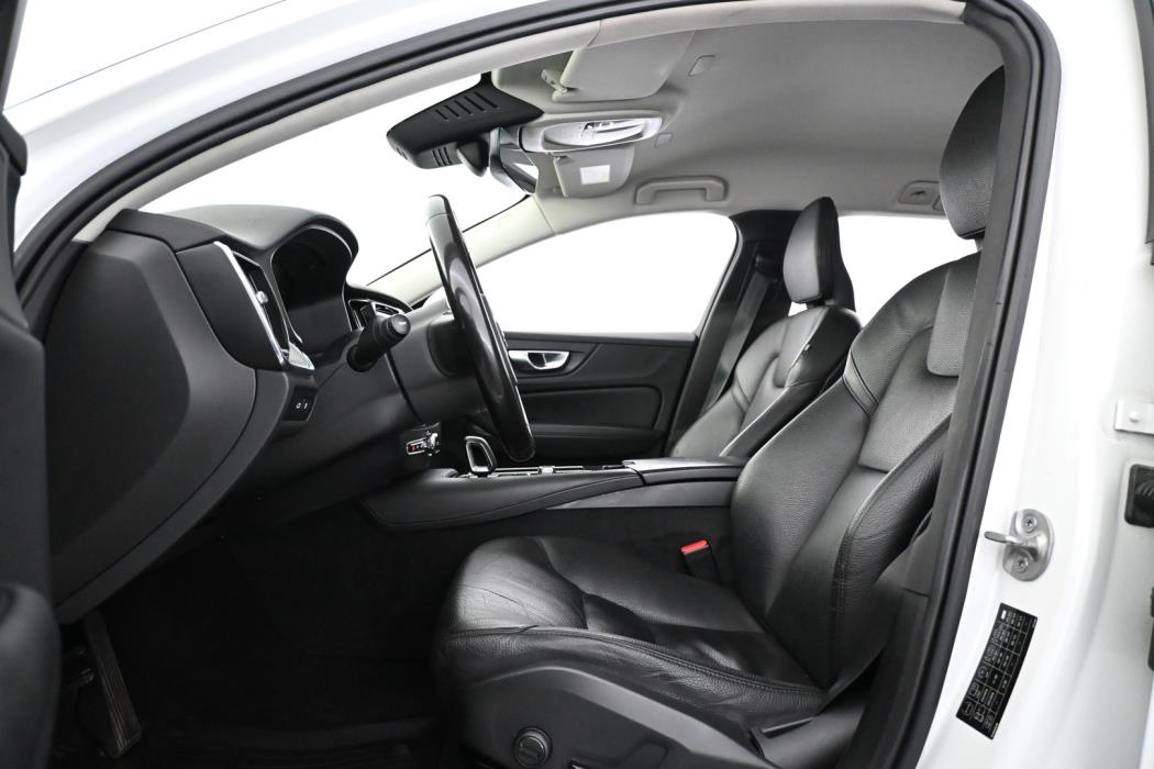 VOLVO V60 2023