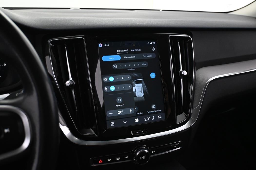 VOLVO V60 2023