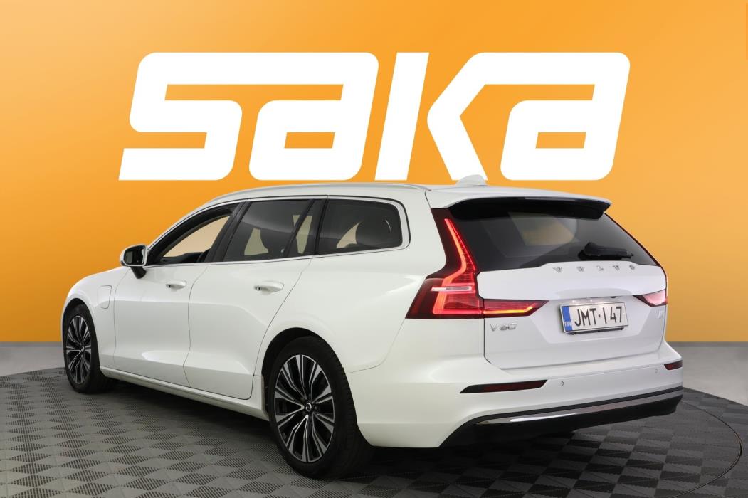 VOLVO V60 2023