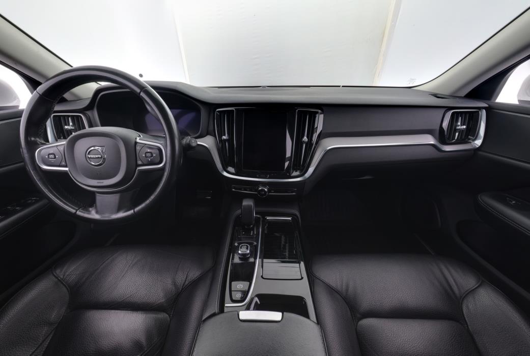 VOLVO V60 2023