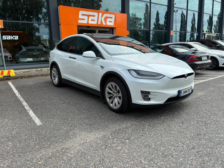 TESLA Model X 2020