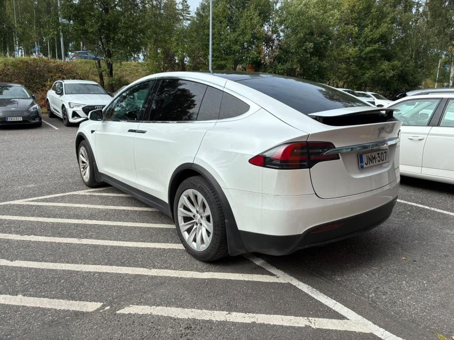 TESLA Model X 2020