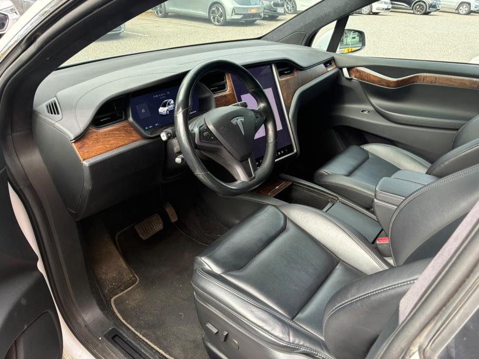 TESLA Model X 2020