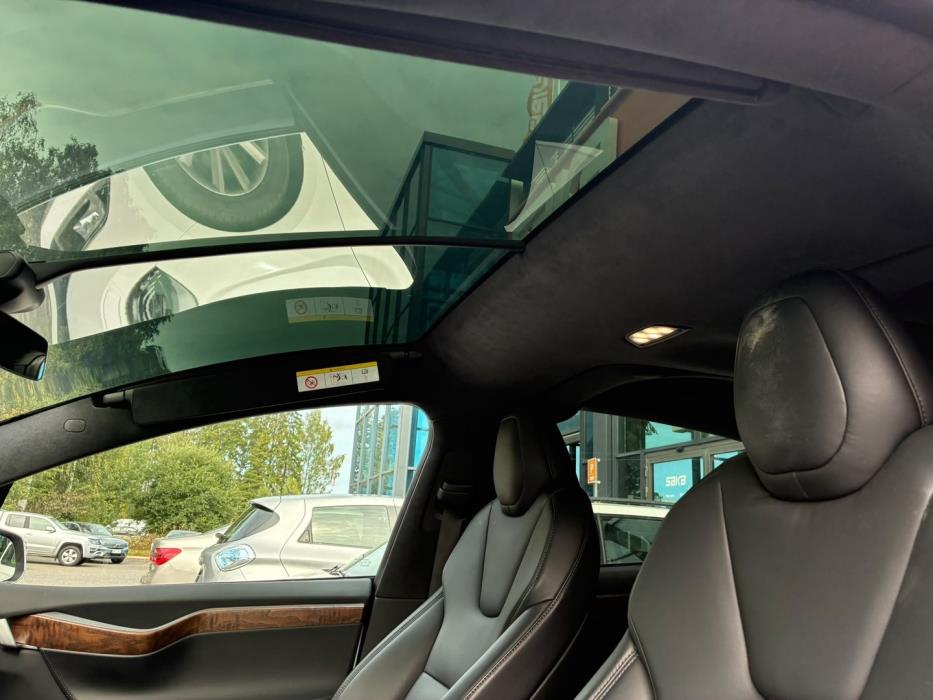 TESLA Model X 2020