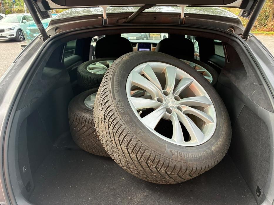 TESLA Model X 2020