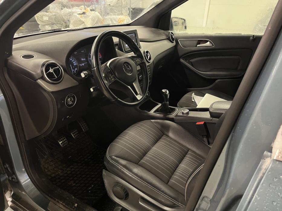 MERCEDES-BENZ B 2013