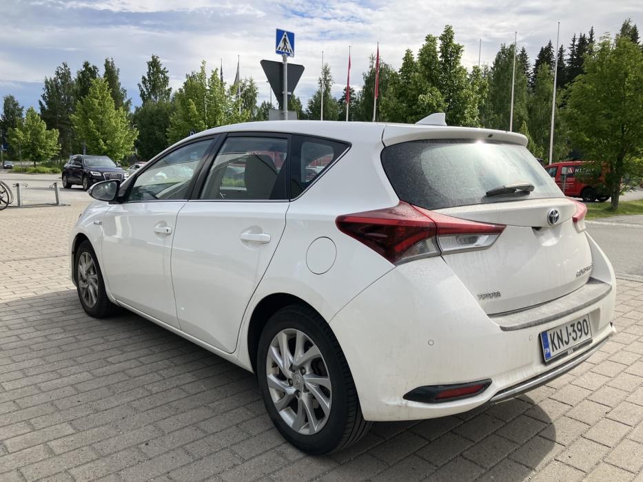 TOYOTA Auris 2016