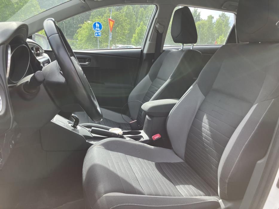 TOYOTA Auris 2016