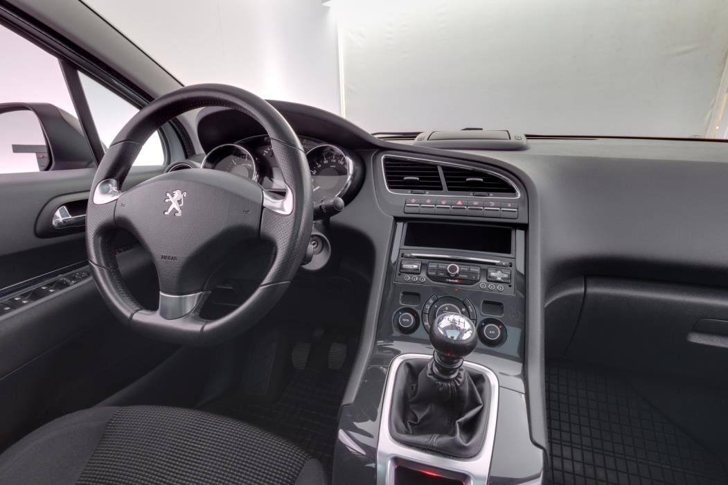 PEUGEOT 5008 2016