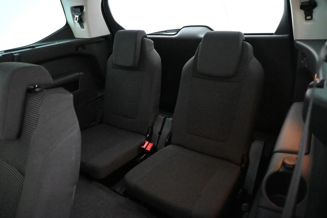 PEUGEOT 5008 2016