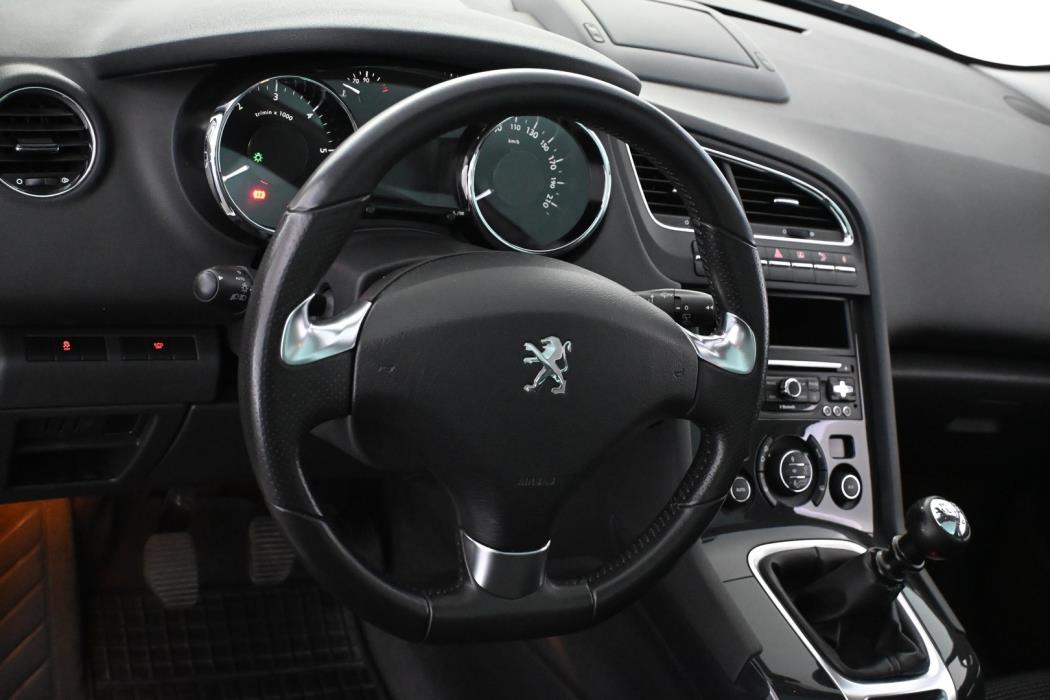 PEUGEOT 5008 2016