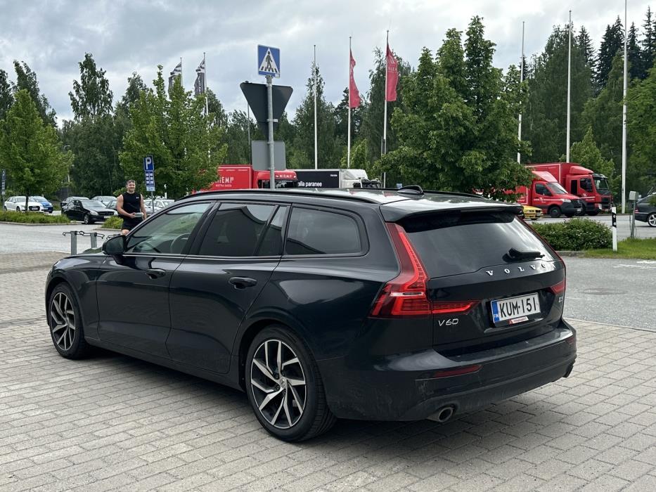 VOLVO V60 2020