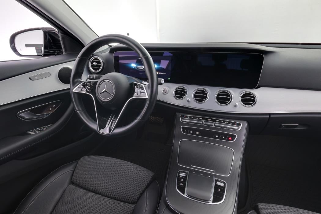 MERCEDES-BENZ E 2023
