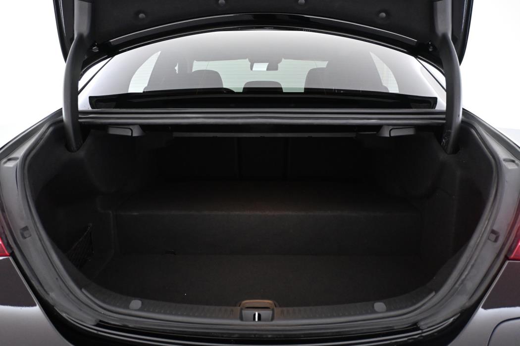 MERCEDES-BENZ E 2023