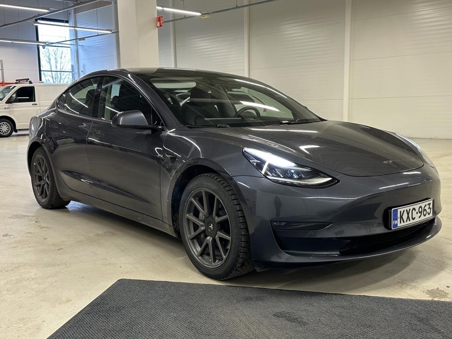 TESLA Model 3 2021