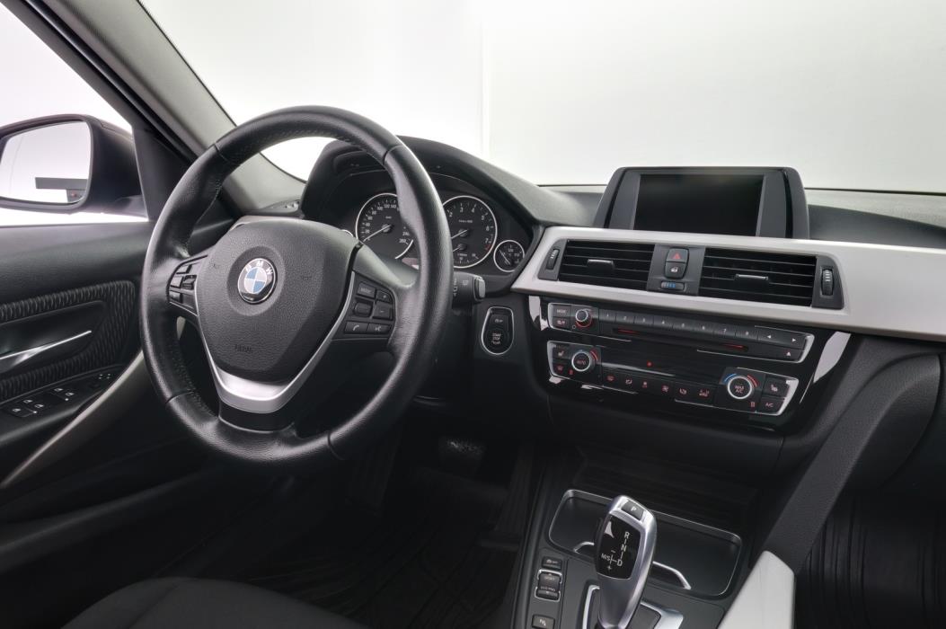 BMW 320 2016
