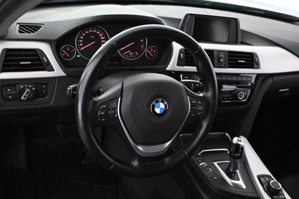 BMW 320 2016