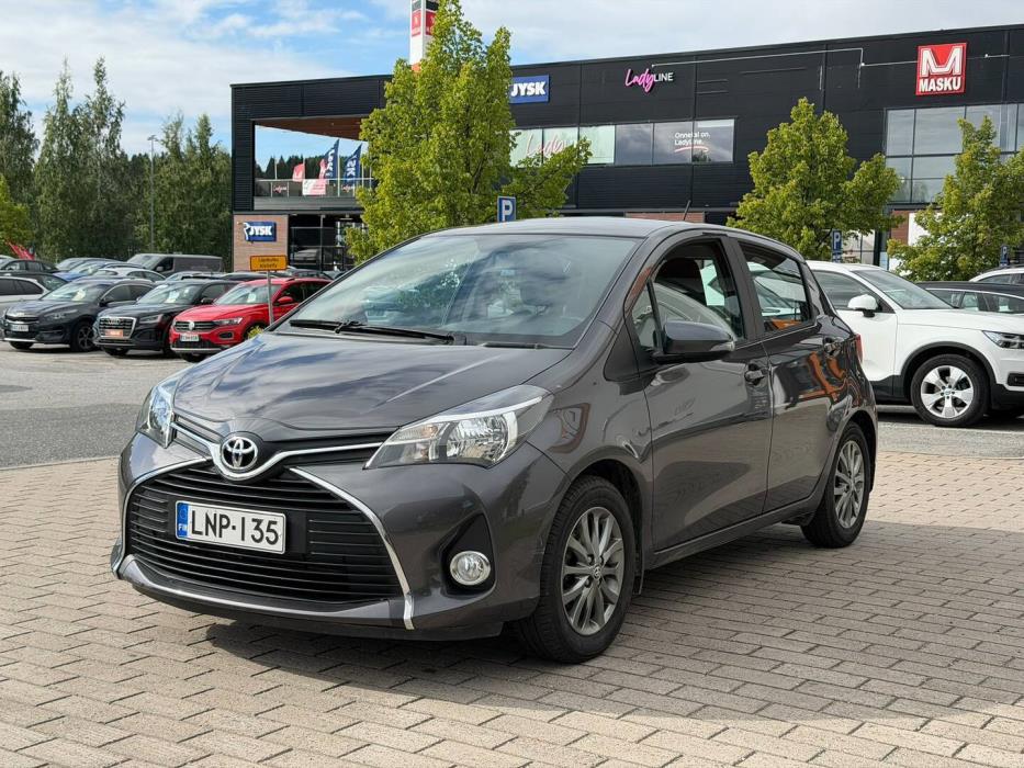 TOYOTA Yaris 2016