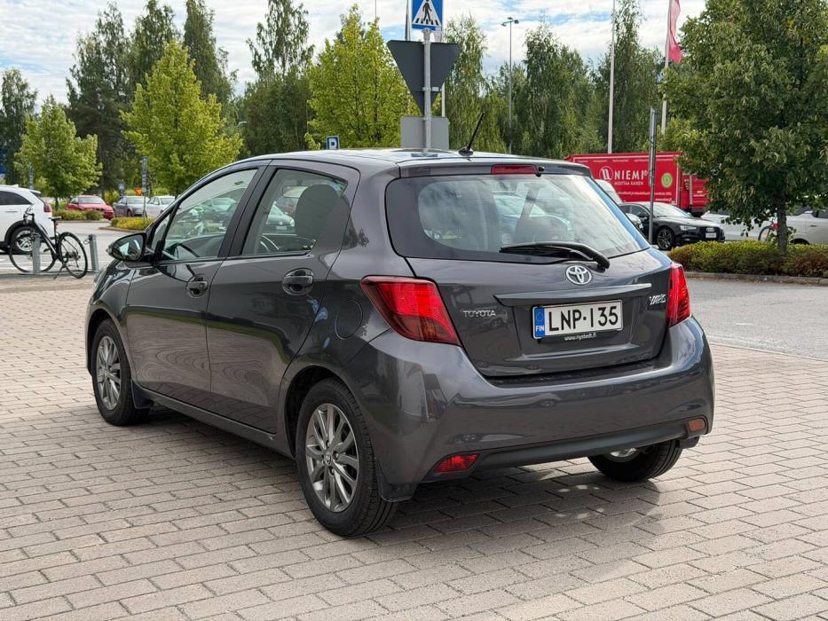 TOYOTA Yaris 2016