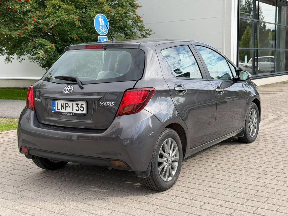 TOYOTA Yaris 2016