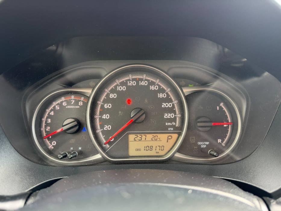 TOYOTA Yaris 2016