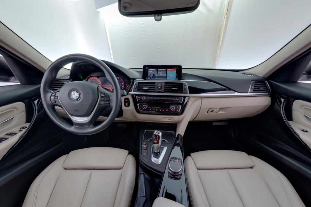 BMW 320 2019