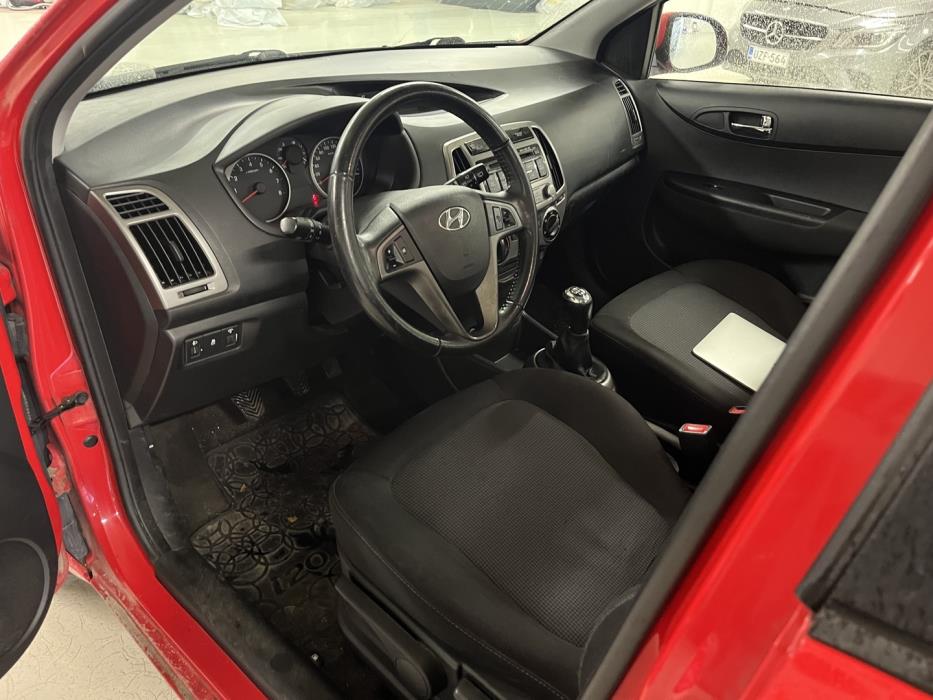 HYUNDAI i20 2013