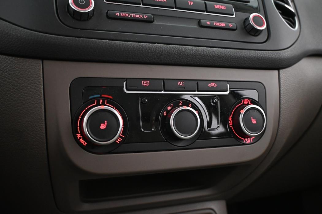 VOLKSWAGEN Golf Plus 2012