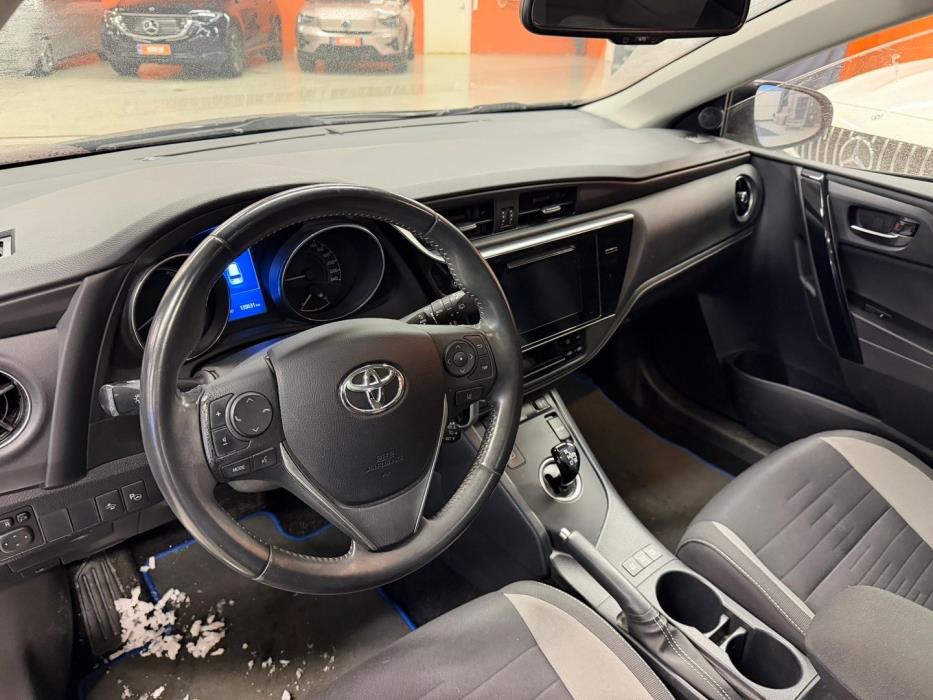 TOYOTA Auris 2016