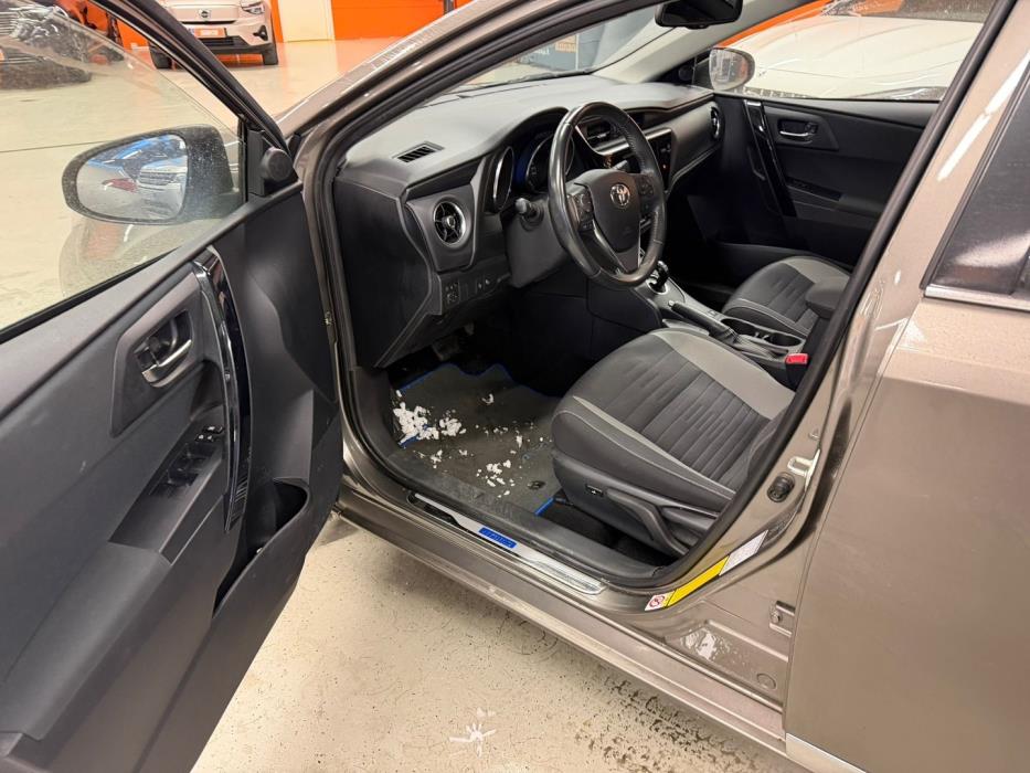 TOYOTA Auris 2016